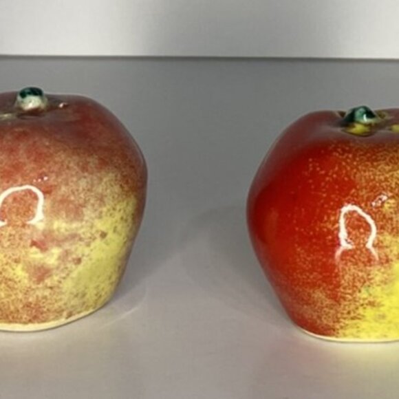 Vintage Mini Apple Salt & Pepper Shakers - Picture 2 of 5